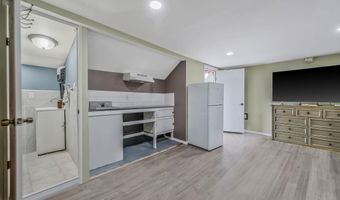 26 Smith St, Amityville, NY 11701
