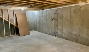 49 Woodbrey Ln, Standish, ME 04084