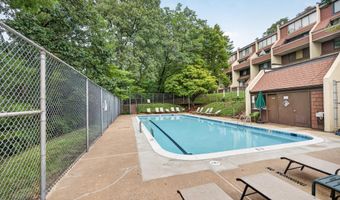 2212 S RANDOLPH St 1, Arlington, VA 22204