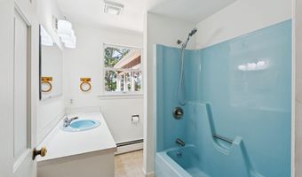 3 Tidewater Cv, Falmouth, ME 04105