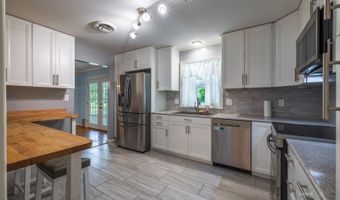 49 Canterbury Dr, Athens, OH 45701