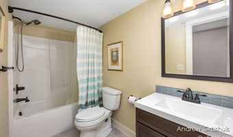 10 Fox Point Ct, Ada, MI 49301