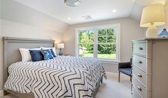 60 Van Wickle Ln, Bristol, RI 02809