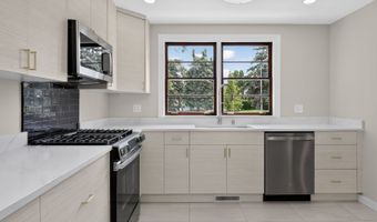 112 S Iowa Ave, Addison, IL 60101