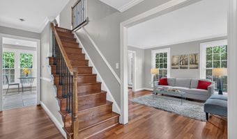 4714 8TH St S, Arlington, VA 22204