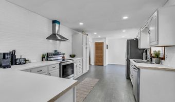 228 Elizabeth Ave, Bayville, NJ 08721