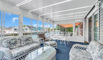 82 Spinnaker Ct, Bayville, NJ 08721