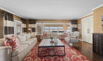 206 Edgewater Dr, Algonac, MI 48001