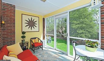 21 E OAK St E, Alexandria, VA 22301