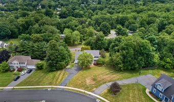 25 Winding Trl, Cheshire, CT 06410
