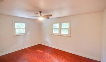 9024 Oakridge Dr, Alton, IL 62002