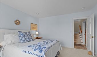 44 Bliss Mine Rd 4, Middletown, RI 02842