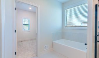 16721 Pinehurst Dr, Basehor, KS 66007