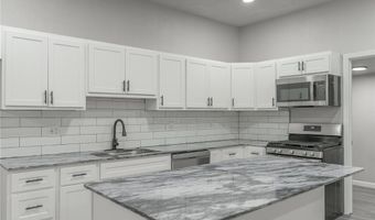 1027 W Idaho Ave, Chickasha, OK 73018