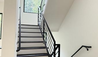 8908 MOHAWK Ln, Bethesda, MD 20817