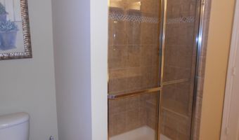 4 HIDDEN LAKE Cir, Barnegat, NJ 08005