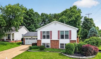 100 Holly Green Dr, Ballwin, MO 63021