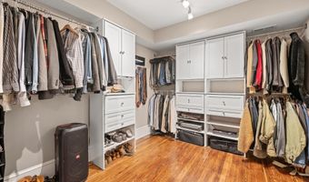 132 S GARFIELD St, Arlington, VA 22204