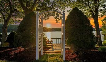 236 Indian Trl, Narragansett, RI 02874