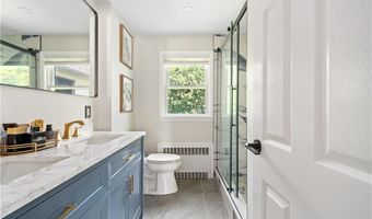 70 Baldwin Orchard Dr, Cranston, RI 02920