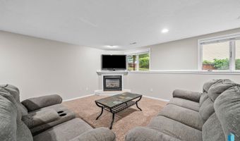 316 S Country Club Ave, Brandon, SD 57005