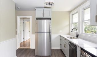439 Broadway St D, Newport, RI 02840