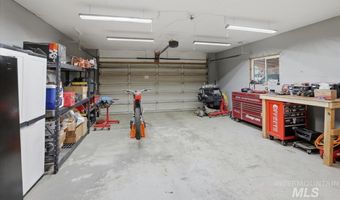 621 E Easy St, Caldwell, ID 83605