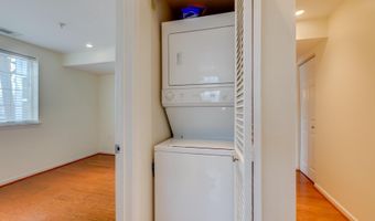 4061 FOUR MILE RUN Dr 202, Arlington, VA 22204