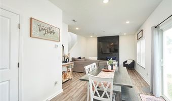 568 Auld Farm Cir, Akron, OH 44320