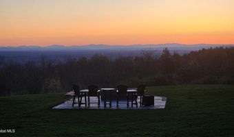 4 Debbie Dr, Altamont, NY 12009