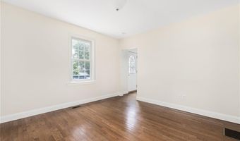 6 LARKSPUR Rd, Warwick, RI 02886