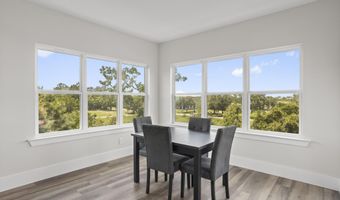 825 Larkspur Ln, Bay St. Louis, MS 39520