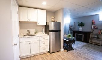 99 Elizabeth St, Agawam, MA 01030