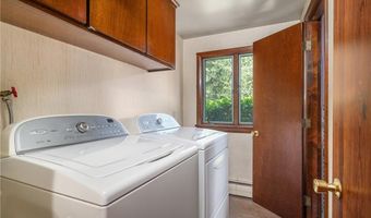 1 Rocky Crest Rd, Cumberland, RI 02864