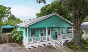 223 Sycamore St, Bay St. Louis, MS 39520