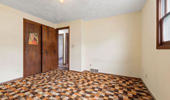 1517 NAVARINO St, Algoma, WI 54201
