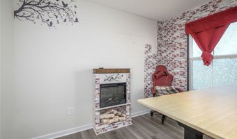1112 Hidden Lake Blvd, Akron, OH 44312