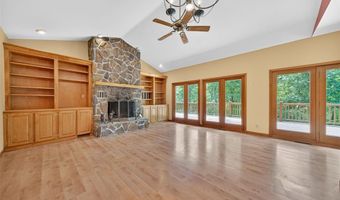 1074 Boone Woods Trl, Augusta, MO 63332