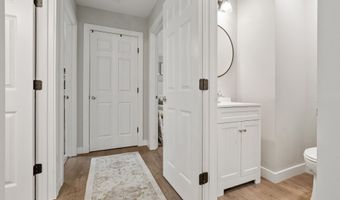 361 Long Shores Dr, Barrington, NH 03825