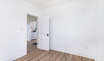 105 W Benton, Andrew, IA 52030