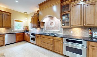 460 Berwick Cir, Aurora, OH 44202