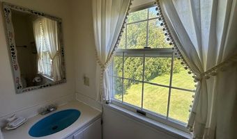 11 Tozier St, Belfast, ME 04915