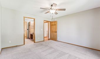 1124 12th Ave SE, Altoona, IA 50009