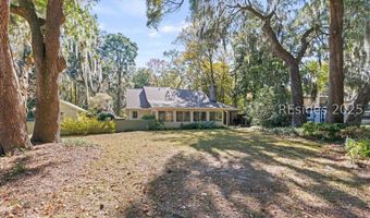 31 Chesterfield Lake Dr, Beaufort, SC 29906