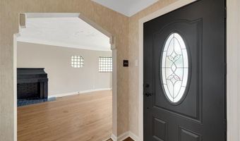 9405 Mackenzie Rd, Affton, MO 63123