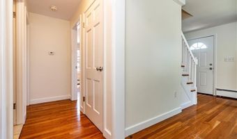11 Bellevue Dr, Cranston, RI 02920