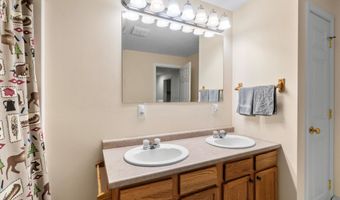 8 Panaway Dr, Campton, NH 03223
