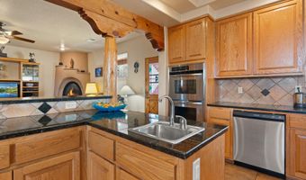650 Barnett Dr, Bosque Farms, NM 87068
