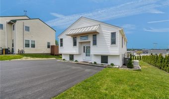 76 Warren Ave, Middletown, RI 02842
