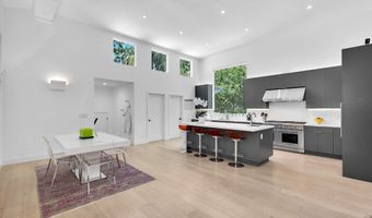 3843 Hayvenhurst Ave, Encino, CA 91436